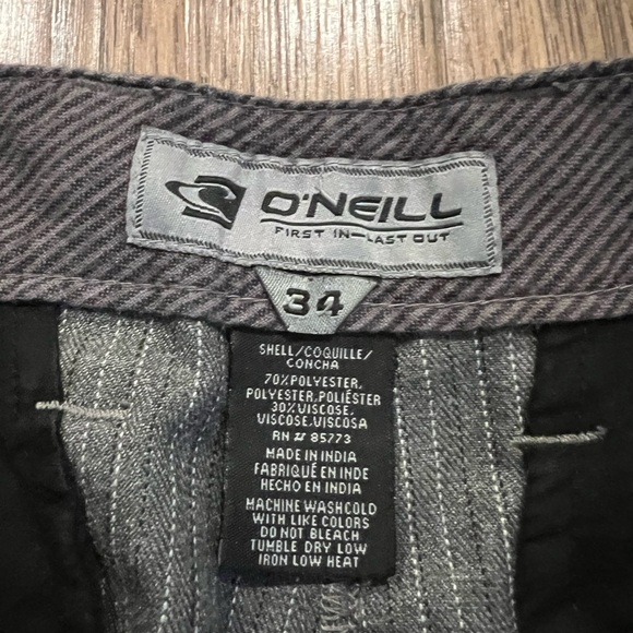 Oneill Shorts Men’s Size 34 Gray Pinstriped Flat Front Knit Chino Skate Surf - Picture 3 of 5
